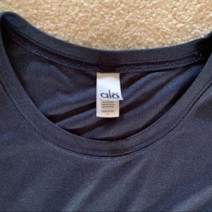 EUC Alo yoga t shirt navy size small medium